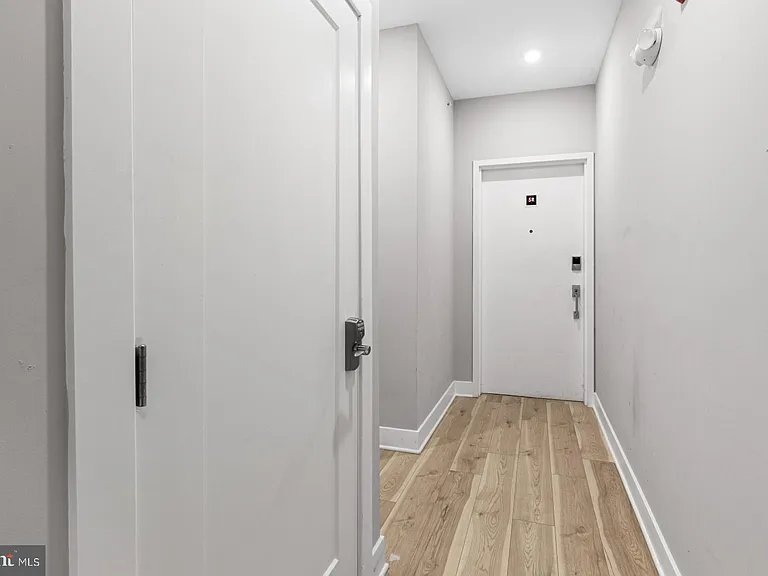 5230 Walnut St #5R — Photo 15