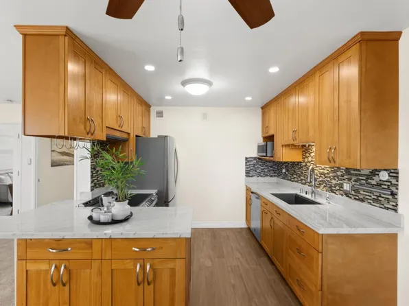 3045 Los Prados St APT 215, San Mateo, CA 94403