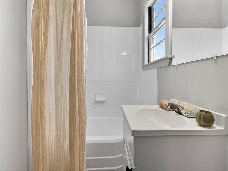 318 Charles St #1L — Photo 6