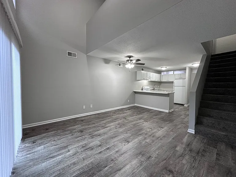 The Hammond Apartments — Photo 32