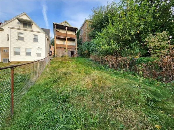 639 Pine St, Ambridge, PA 15003