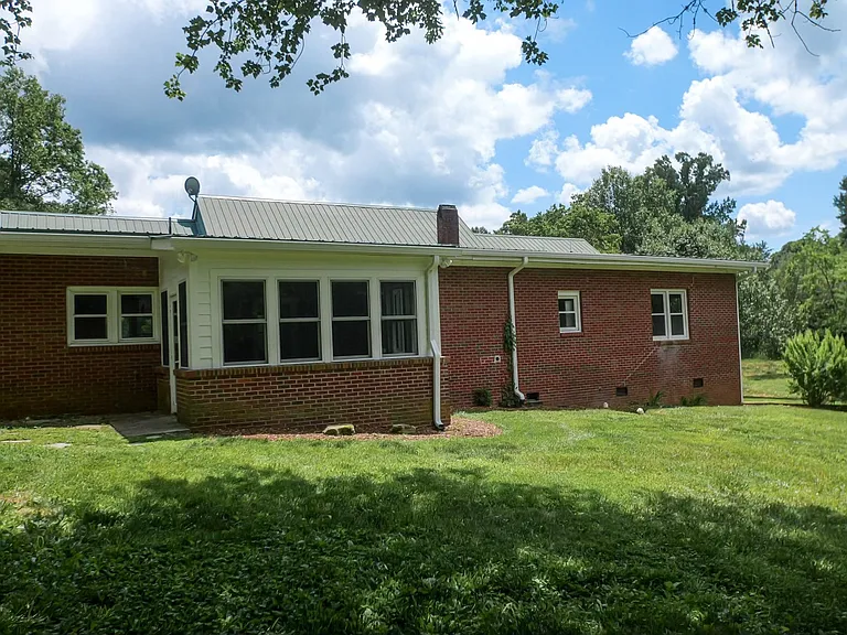 101 Eastwood Ave — Photo 5