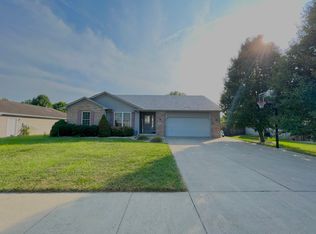6142 E Meadow Ridge Rd, Columbus, IN 47203
