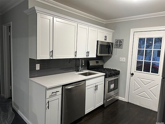 4th image of 85 Bayview Ave