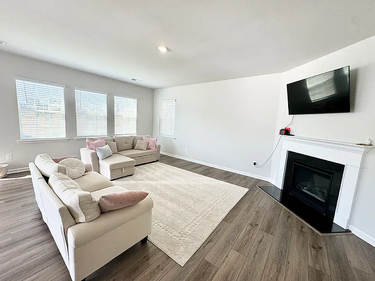 164 Somerset Ln — Photo 8