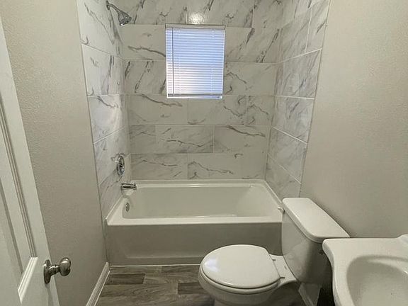 5th image of 1309 Roberts Dr
