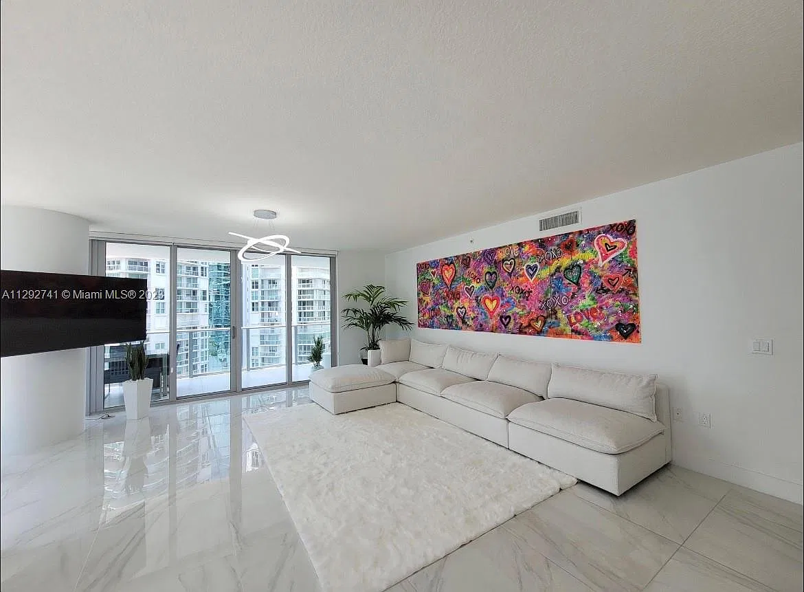 Parque Towers Condo — Photo 4