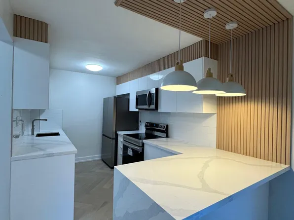 914 Mohawk Rd E #10, Hamilton, ON L8T 2R8