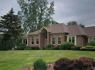 9154 Rosemary Ln, Brighton, MI