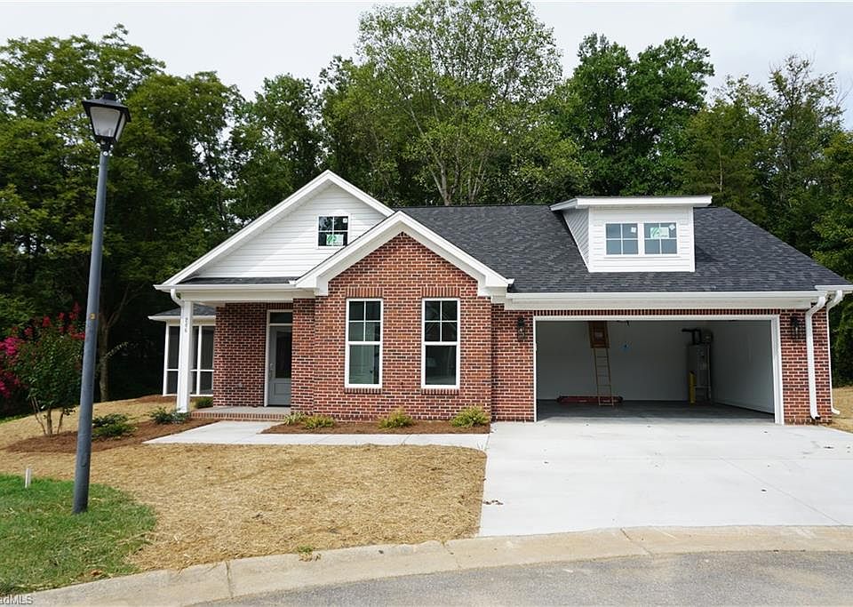 1st image of 206 Helix Ct
