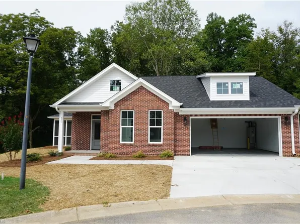 206 Helix Ct, Yadkinville, NC 27055