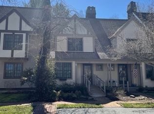 22 Village Green Cir UNIT 22, Mashpee, MA 02649