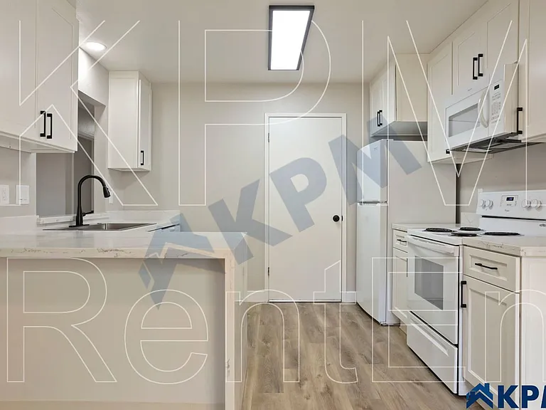 Stamford Court Apartments — Photo 4