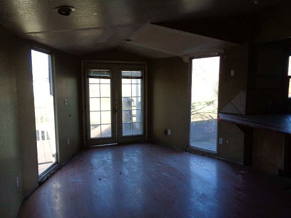 4th image of 1002 Lafayette St