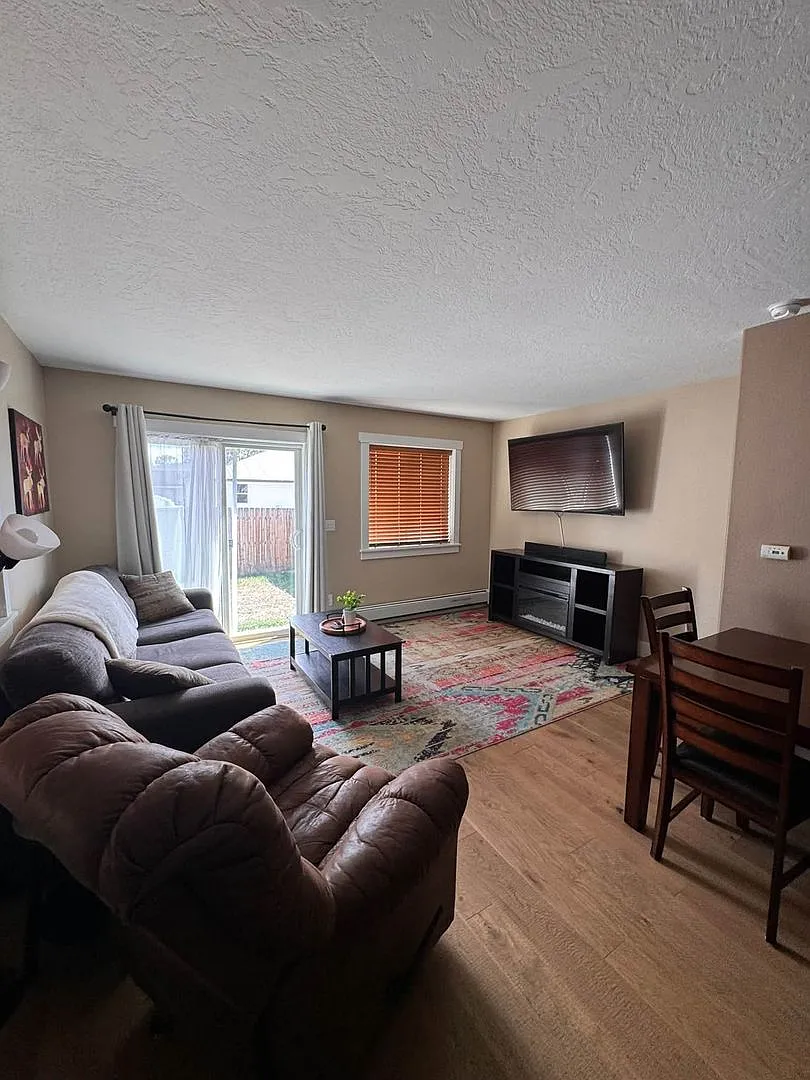 3 Bedroom/3 Bathroom - All Utilities Included — Photo 2