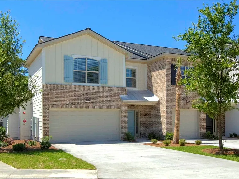 205 Mariners Cir — Photo 1