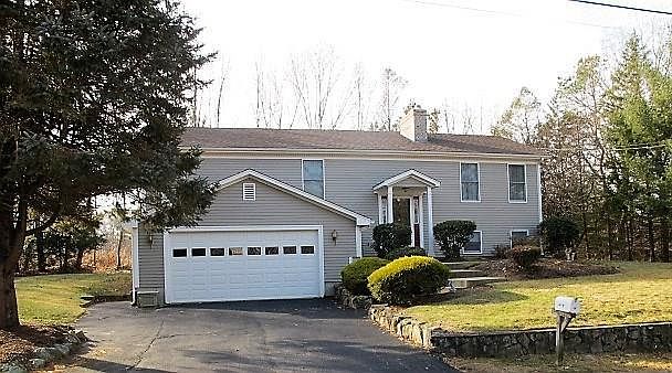 1st image of 4 Wood Dr