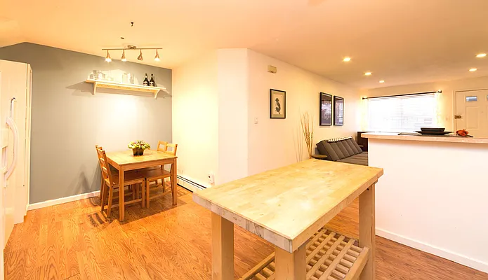 Sold by REMAX Elite | media 13