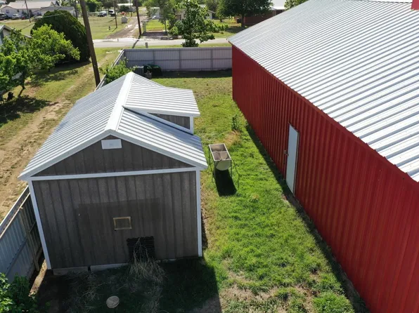 301 Braidfoot St, Silverton, TX 79257