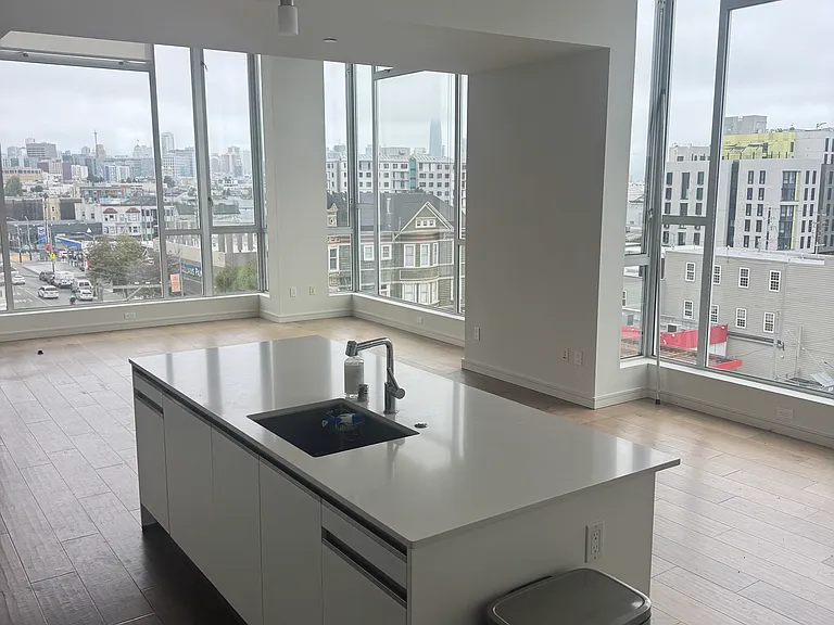 600 South Van Ness — Photo 24