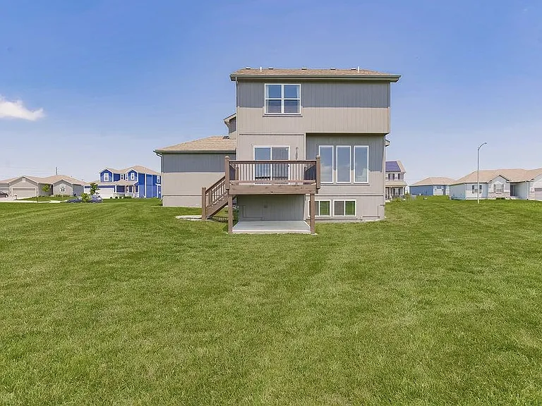1505 Shane Ln — Photo 4