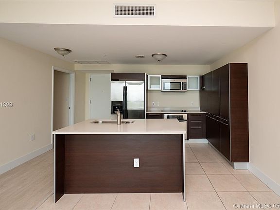 2nd image of 1900 N Bayshore Dr APT 3219