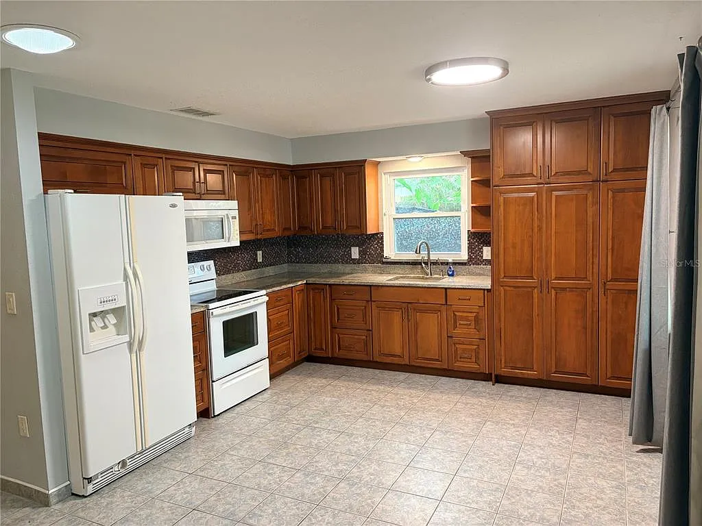 1 bed, 1.0 bath, 700 sqft, $1,350 — Photo 2