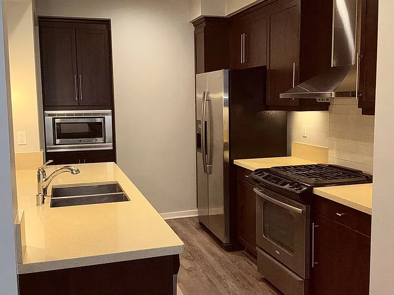 537 W Maple Ave — Photo 20