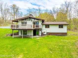 33 Anna Ln, Sand Lake, NY 12153