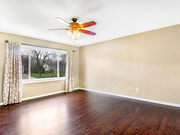 4th image of 980 W 70th Pl