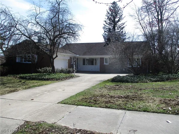 23350 Hazelmere Rd, Shaker Heights, OH 44122