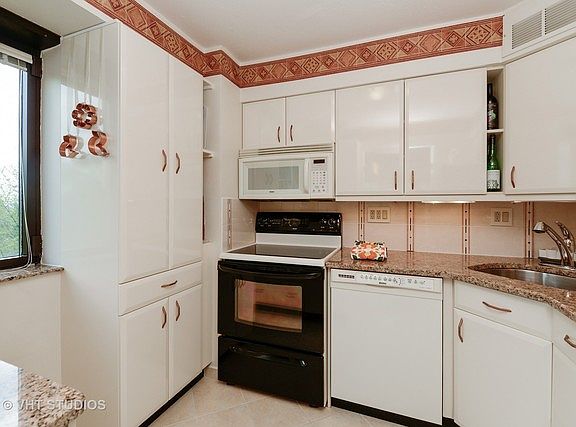 4th image of 3100 N Lake Shore Dr APT 608