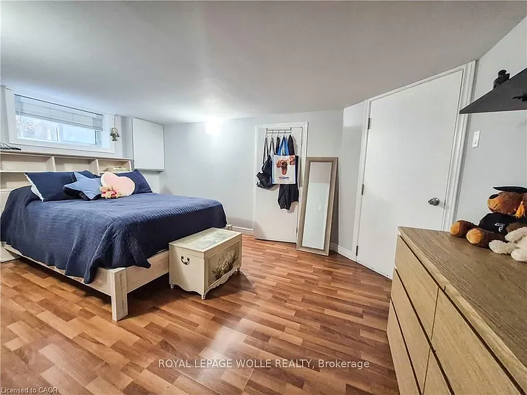 326 Victoria St S #B — Photo 6