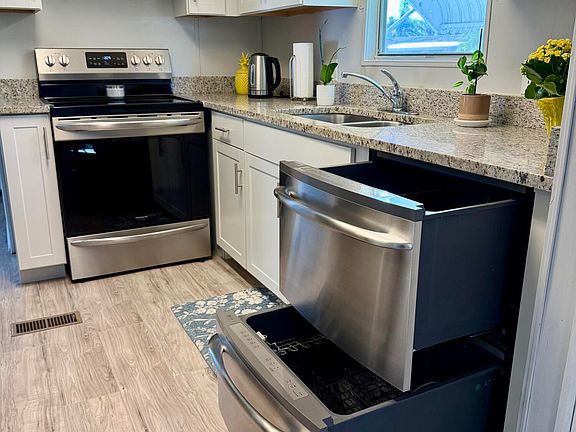 2nd image of 176 W Caribbean