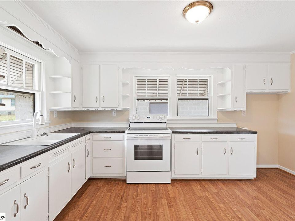 2nd image of 3 Poplar St