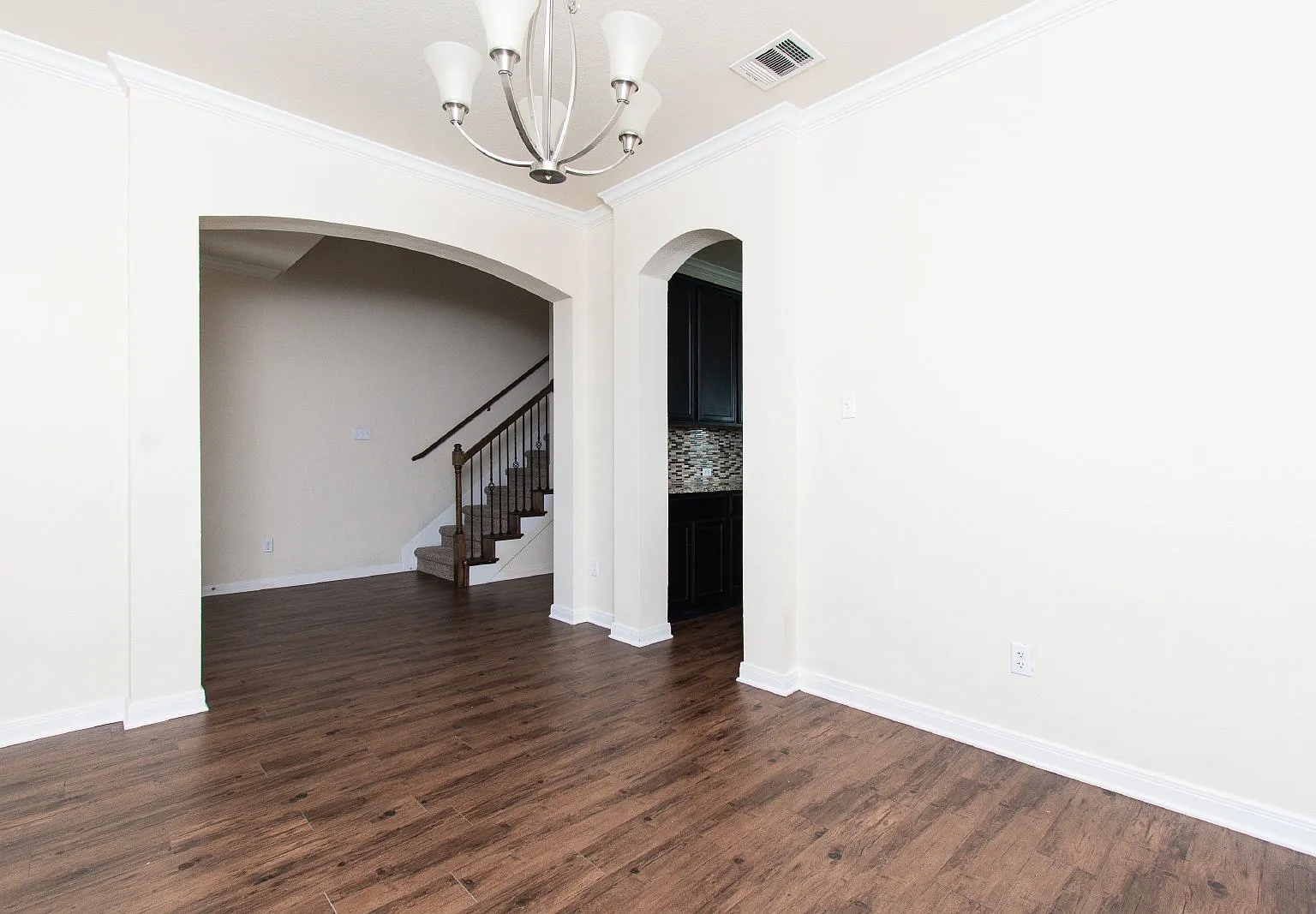 6 bed, 3.5 bath, 3316 sqft, $2,395 — Photo 3
