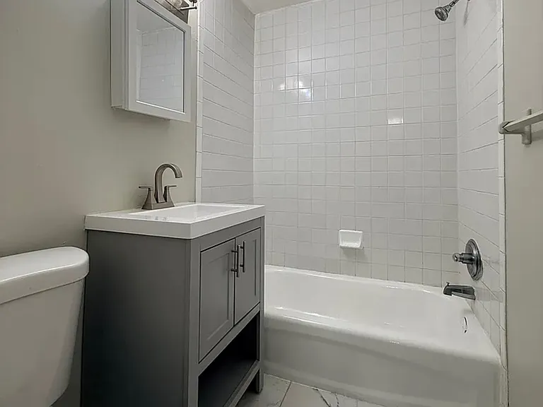 809 Summer Ave #2R — Photo 6