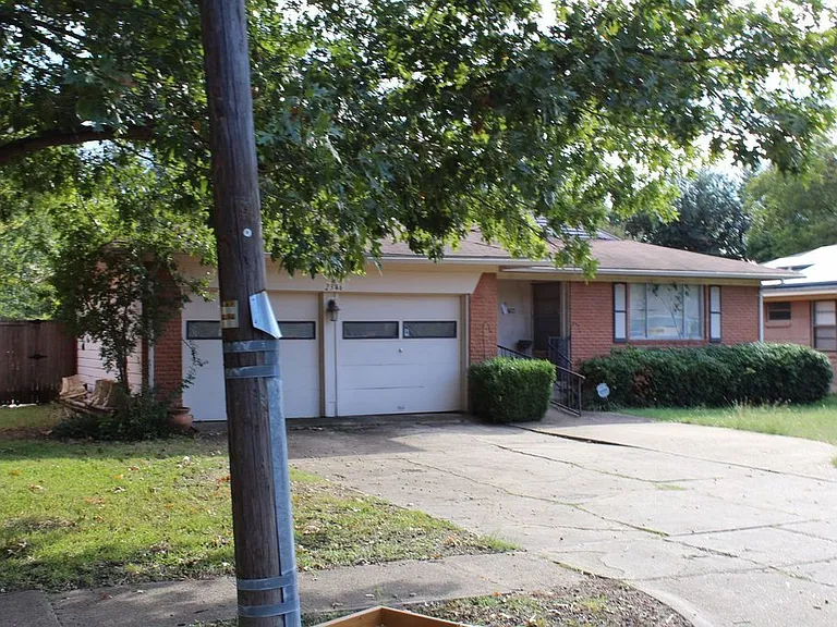 2346 Hillsboro Ave — Photo 3