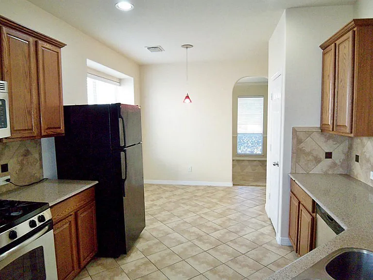 17207 Mossbriar Ln — Photo 7