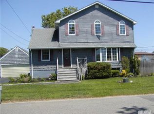 345 E Shore Rd, Lindenhurst, NY