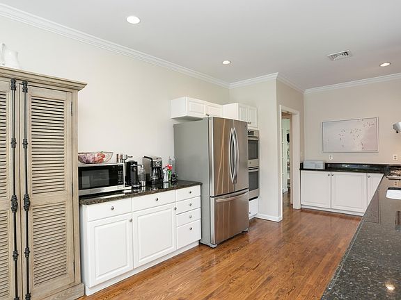 Upgraded Stainless Steel Appliances