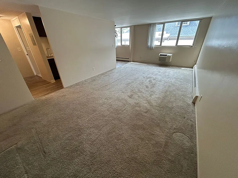 Executive Apartments — Photo 8