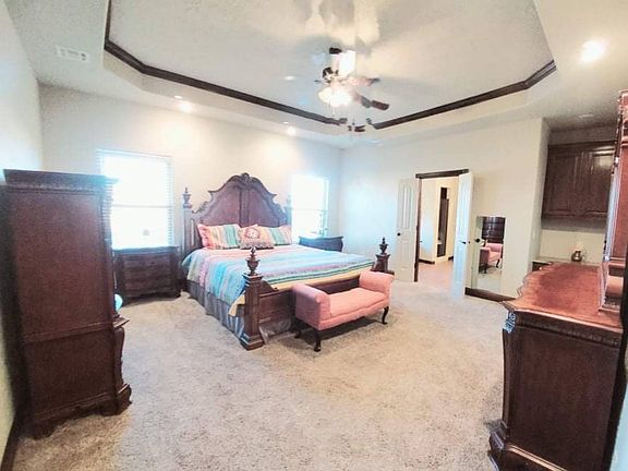 5th image of 426 NE Creekside Dr