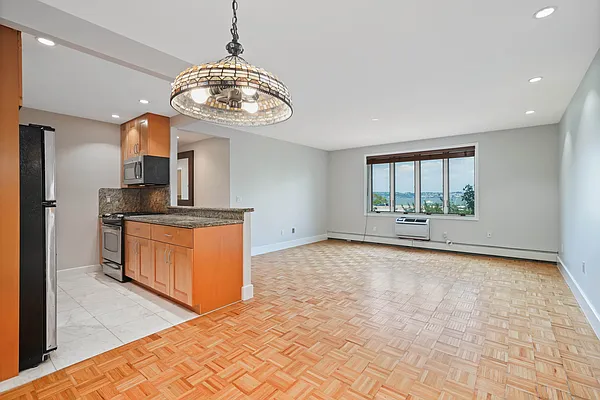 Sold by Daniel Gale Sotheby's International Realty | media 34