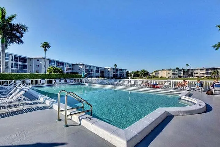 1 bed, 1.0 bath, 744 sqft, $1,850 — Photo 3
