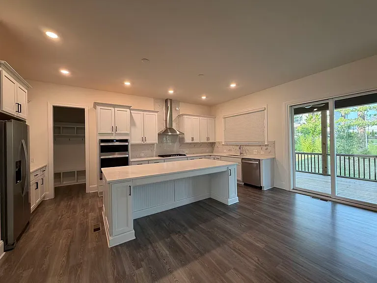 421 Candlebrook Ln — Photo 5