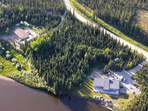 429 Chena Bend Dr, North Pole, AK 99705
