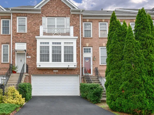 4256 Hudson River Ct, Dumfries, VA 22025
