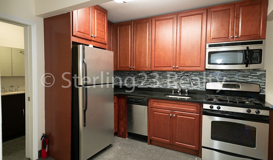 1st image of 2312 31st Dr APT 1F