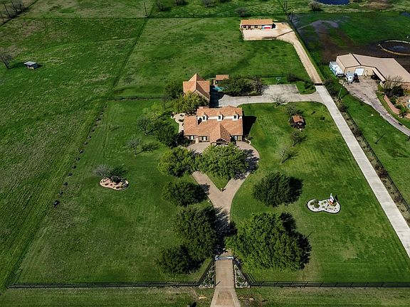 4th image of 222 Bayne Rd